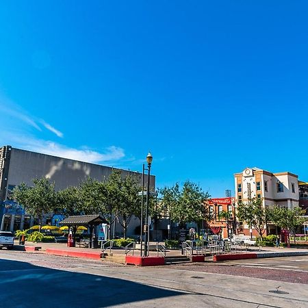 Blue Skies Ahead Quick Walk Into Town And Beach Galveston Exterior foto